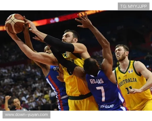 板球世界杯现场：大雨中断比赛，球迷雨中合唱队歌