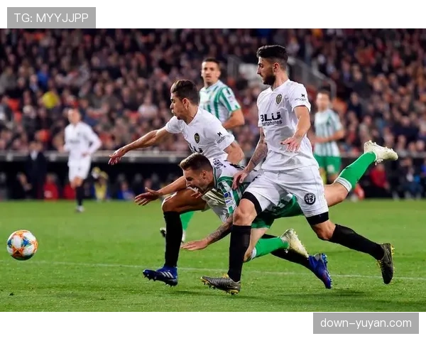 战术角球创新：西甲塞尔塔队演练的“电梯门”战术引发讨论